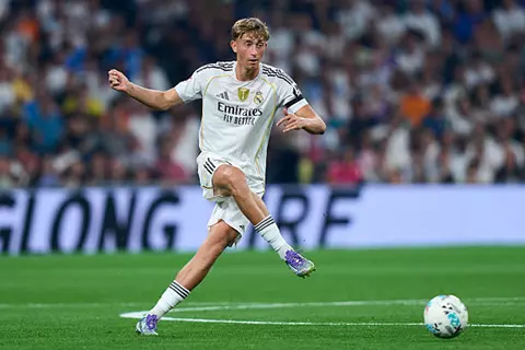 تفوق على راموس وعادل كروس.. تشابي ألونسو يستنسخ زيدان لخط دفاع ريال مدريد (تحليل)